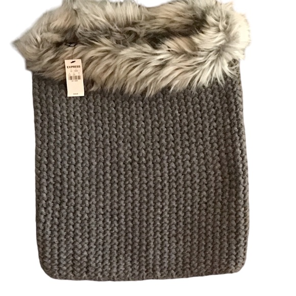 Express Hood / Cowl NWT $49.90. Gray Knit & Faux Fur